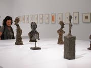 Werke des berühmten Bündner Künstlers Giacometti an einer Ausstellung in Marokko. (Symbolbild) (Bild: KEYSTONE/EPA/ABDELHAK SENNA)