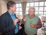 Gemeindepräsident Remo Zberg (links) im Gespräch mit alt Landrat Josef Blättler. (Bild: Kurt Liembd (Hergiswil, 9. Dezember 2017))