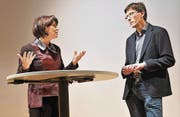 Der Stanser CVP-Landrat Andreas Gander befragt Bundesrätin Doris Leuthard. (Bild: Romano Cuonz (Stans, 12. Januar 2018))