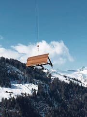 Die Eisenpalisaden wurden im Hang angebracht, um zu verhindern, dass das Geröll ins Tal donnert. (Bild: Ruedi Brand (Spiringen, 30. März 18))