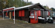 Noch sind die Läden des «Hangar Buttwil» geschlossen. (Bild: Stefan Kaiser (Buttwil, 6. November 2017))