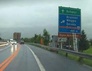 Vom «Mosi» kommt man nicht mehr nach Schwyz. Am Dienstagmorgen wurde die Signalisation angepasst. (Bild: Geri Holdener)