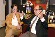 SRF-Sportmoderatorin Michèle Schönbächler im Gespräch mit Beni Thurnheer. (Bild Primus Camenzind)