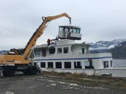 Die Führerkabine des MS Rigi wird abmontiert. (Bild: Franziska Herger (Beckenried, 20. November 2017))
