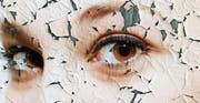 Ganz so arg wie hier kommt es bei trockener Haut ja nicht, aber wer darunter leidet, sollte Gegenmassnahmen ergreifen und dabei nicht vorschnell aufgeben. (Bild: Getty)