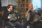 Es harmoniert: unser Autor Florian Arnold im Zusammenspiel mit Jonny Gisler. (Bild: Urs Hanhart (4. Januar 2018))