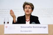 Stellte den Gegenvorschlag zur RASA-Initiative vor: Bundesrätin Simonetta Sommruga. (Bild: Keystone / Peter Klaunzer)