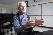 Sales Kleeb erzählt über 100 Geschichten. (Bild Werner Schelbert)
