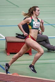 Diesmal wählt Lisa Stöckli über 800 m die richtige Taktik. (Bild: Hanspeter Roos (Magglingen, 18. Februar 2018))