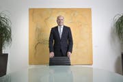 Daniel Salzmann, CEO der Luzerner Kantonalbank, in seinem Büro. (Bild: Manuela Jans (Luzern, 19. August 2014))