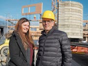 Rektorin Isabelle Wyss und Projektleiter René Kiser freuen sich über den Bau des neuen Kindergartens. (Bild: Romano Cuonz (Giswil, 30. Januar 2018))