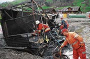 Windsturm hat in Dallenwil am 12. März 2008 grossen Schaden angerichtet. Ein Bauwagen ist in Brand gekommen. (Bild: Corinne Glanzmann (Neue LZ) (Neue Nidwaldner Zeitung))