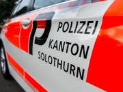 In einem Haus in Trimbach sind am Mittwoch zwei Menschen tot aufgefunden worden. Im Einsatz steht auch die Kantonspolizei Solothurn. (Symbolbild) (Bild: Keystone/PETER SCHNEIDER)