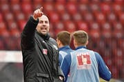 Trainer Markus Babbel attackiert seine Spieler in diesen Tagen verbal – hat aber umstrittene Personalentscheide mitgefällt. (Bild: Martin Meienberger/Freshfocus (Zürich, 22. April 2017))