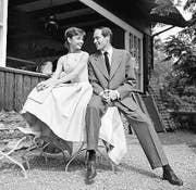 Der Bürgenstock lebt immer wieder von prominenten Besuchern. 1954 heiraten etwa die amerikanische Schauspielerin Audrey Hepburn und Mel Ferrer hier und verbringen immer wieder (wie 1959 auf dem Bild) Ferien auf dem Berg. (Bild: Keystone)