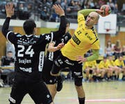 Die Tore von Spielertrainer Mario Obad (am Ball) sind morgen Abend von enormer Wichtigkeit. (Bild: Urs Hanhart (18. Oktober 2017))