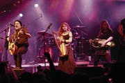 Von oben rechts im Uhrzeigersinn: Die Urner Band Dryhouse, die international bekannten Musiker von Eluveitie, der Gitarrist der Smools, Fans ins Ekstase und beim Plastikgitarrespielen und die Lokalmatadoren der Schächentaler Band The Marilyns. (Bild: Florian Arnold (Unterschächen, 21. und 22. Juli 2017))