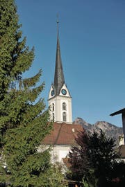 In Kerns bleibt die Kirche im Dorf. Den Pfarrer dagegen will die Kirchgemeinde loswerden. (Bild: Corinne Glanzmann)