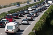 Auf der Autobahn A1 dürfte es insbesondere in Kirchberg zu Staus kommen (Symbolbild). (Bild: Keystone)