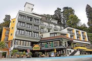 Das Hotel Eden an der Brunner Seepromenade. Bild: Christoph Clavadetscher (7. Oktober 2016)