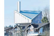 Kommt man von Arth her, präsentiert sich einem die von Hans-Peter Ammann entworfene Kirche besonders erhaben. (Bild: Stefan Kaiser / Neue ZZ)