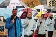 Roman Hauger (links) hat das Projekt «City-Umbrellas» lanciert. Zugegen waren auch Abrella-Verantwortliche aus Schweden und Dänemark. (Bild: Remo Infanger (Altdorf 11. November 2017))