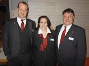 Präsident Max Ziegler (rechts) freut sich über die Wahl «seiner» neuen Vorstandsmitglieder Sandra Kübler und Stefan Durrer. (Bild: Franz Odermatt (Obbürgen, 3. März 2018))