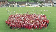 Die FCS-Junioren auf dem Sportplatz Grüner Wald, der zum Kunstrasenfeld werden soll. (Bild: PD)