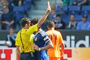 Ab der 44. Minute auch Tribünen- zuschauer: FCL-Trainer Markus Babbel (stehend). (Bild Philipp Schmidli)