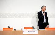 Bundesanwalt Michael Lauber ermittelt wegen Geldwäscherei gegen mehrere Personen aus dem Umfeld des ukrainischen Ex-Ministerpräsidenten Viktor Janukowitsch. Das Bild zeigt ihn bei einer Pressekonferenz in Bern. (Bild: Keystone/Peter Schneider)