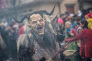 Auf dem Bild zu sehen sind die Wiggertaler Tüfle Zofingen mit «Der Krampus wird euch das Fürchten lehren». (Bild: Pius Amrein)