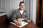 Hat sich soeben selber ins Schwinger-Sammelalbum eingeklebt: der Schwyzer Ralf Schelbert. (Bild Manuela Jans)