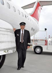Der Mann und sein Flugzeug: Swiss-Pilot Thomas Hess mit dem Jumbo-lino in Venedig. (Bild: Wolfgang Holz / Neue ZZ)