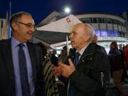 Das Verteidigungsdepartement bleibt in den Händen der SVP: Der neue Bundesrat Guy Parmelin (links) übernimmt das VBS, Ueli Maurer (rechts) erbt das Finanzdepartement von Eveline Widmer-Schlumpf. (Archiv) (Bild: KEYSTONE/SALVATORE DI NOLFI)