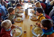 Kinder in einem Schullager: Nicht in jedem Restaurant sind sie willkommen. (Bild: Themenbild: Keystone)