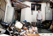 Daniel von Rotz steht nach einer Explosion in seinem Betrieb im Juni vor einem Trümmerhaufen: Der Kernser Wirt hat ein schwieriges Jahr hinter sich. (Bild Corinne Glanzmann)