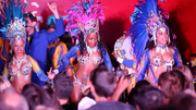 Am Schweizer Nationalfeiertag feierten zahlreiche Besucher die Eröffnung des House of Switzerland in Rio de Janeiro. (Bild: Keystone)
