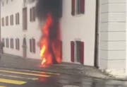 Das Feuer loderte meterhoch. (Bild: Leservideo Tele 1)