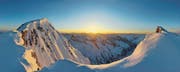 Das Titelbild des Kalenders «Urner Alpen 2018» zeigt den Sonnenaufgang beim Sustenhorn. (Bild: Kurt Baumann (Sustenhorn, 2017))