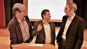 Hatten viele Fragen zu beantworten (von links): Bauchef Ruedi Windlin, Gemeindepräsident André Windlin und der für die Schule zuständige Pius Hofer. (Bild: Romano Cuonz (Kerns, 27. September 2017))
