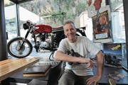 Organisator Giulio Zenoni freut sich auf das Konzert von Toni Vescoli im Ristorante il bacio in Altdorf. (Bild: Urs Hanhart (Altdorf, 7. April 2018))