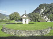 Hier stand jahrhundertelang ein Galgen: die Richtstätte Chalenbergli mit der Galgenkapelle in Stans. (Bild: PD/Peter Steiner)
