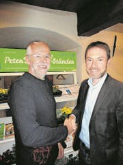Peter Steiner (links) mit seinem Nachfolger Peter Bircher. (Bild: Ruedi Wechsler (Stans, 12. März 2018))