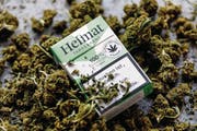 Bereits in den ersten Coop-Filialen erhältlich: die erste Hanfzigarette der Schweiz. (Bild: PD)