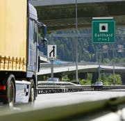 Für Ständerat Markus Stadler sind weniger LKW im Gotthard-Strassentunnel ein vorrangiges Bedürfnis. (Bild: Urs Flüeler/Keystone)
