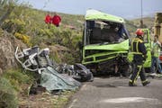 Der Busunfall forderte ein Todesopfer und 12 Schwerverletzte. (Bild: Keystone / EPA)