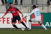 Florian Müller (links) schoss am Samstag den Siegtreffer für Cham. Hier im Spiel gegen den FC Zürich II. Bild Roger Zbinden 28.10.2017 (Bild: Roger Zbinden (Zuger Zeitung))