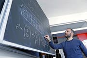 Martin Ilg unterrichtet in Menzingen Mathematik und hat viele motivierte Schüler. (Bild Werner Schelbert)