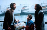 Die türkische Familie macht sich auf den Weg in die Schweiz. (Bild: cinema.de)