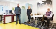 Reto Scheiber, Eve Kopli Scheiber und Erwin Scheiber (von links) im Büro für Kunst und Architektur in Schattdorf. (Bild: F.X. Brun (Schattdorf, 13. 1. 17))
